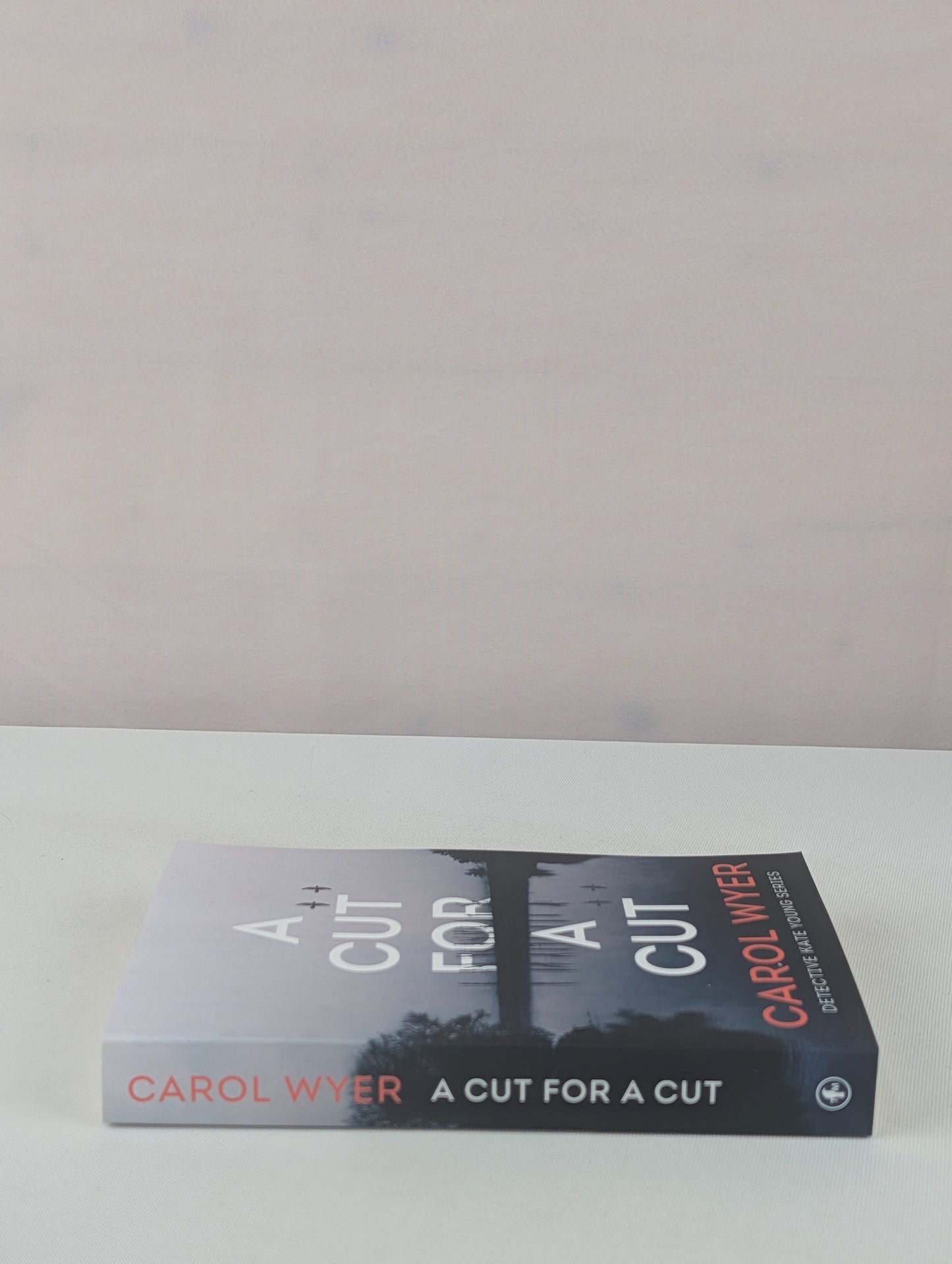 A Cut for a Cut (Detective Kate Young) by Carol Wyer