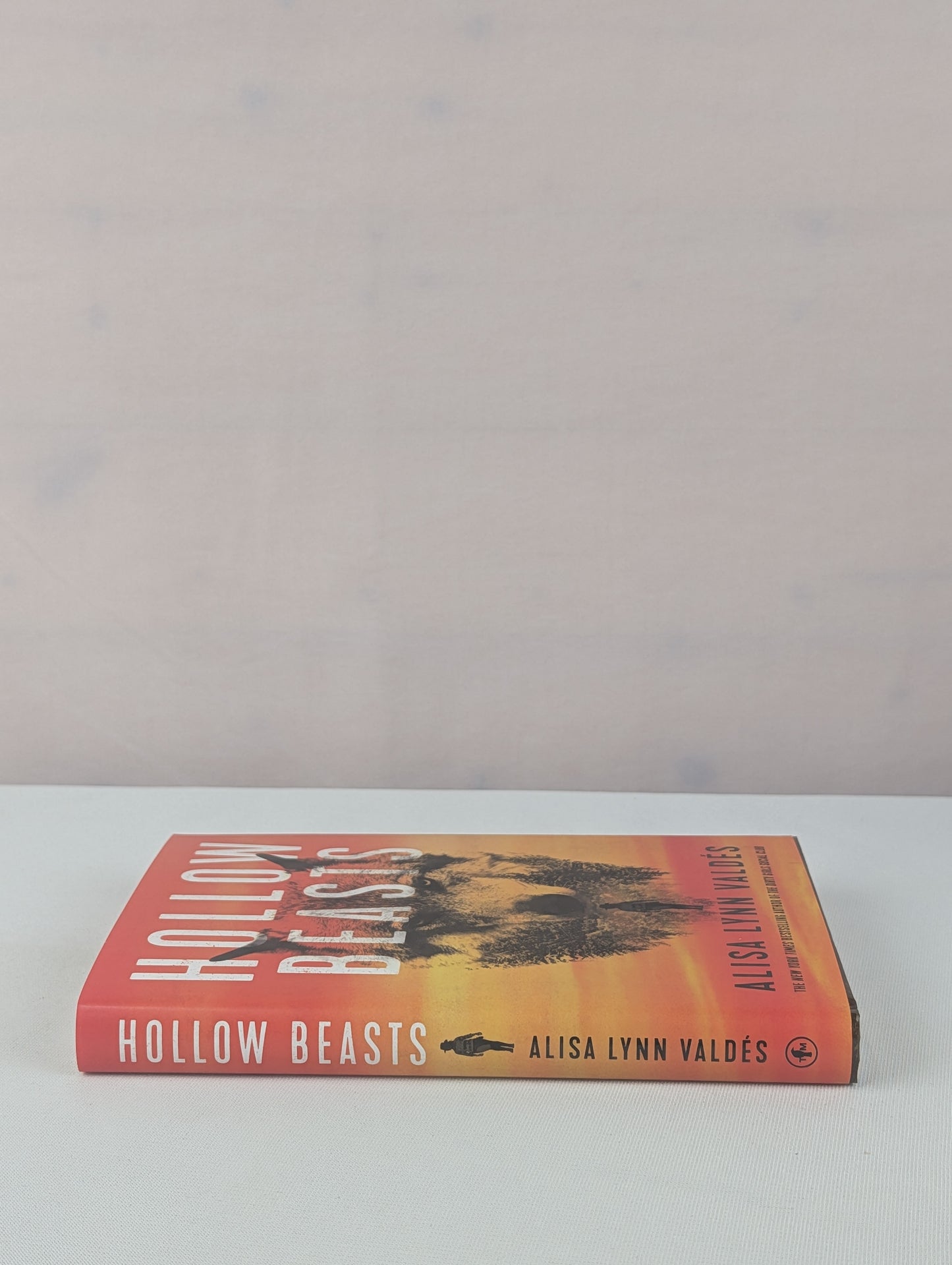 Hollow Beasts (Jodi Luna) by Alisa Lynn Valdés