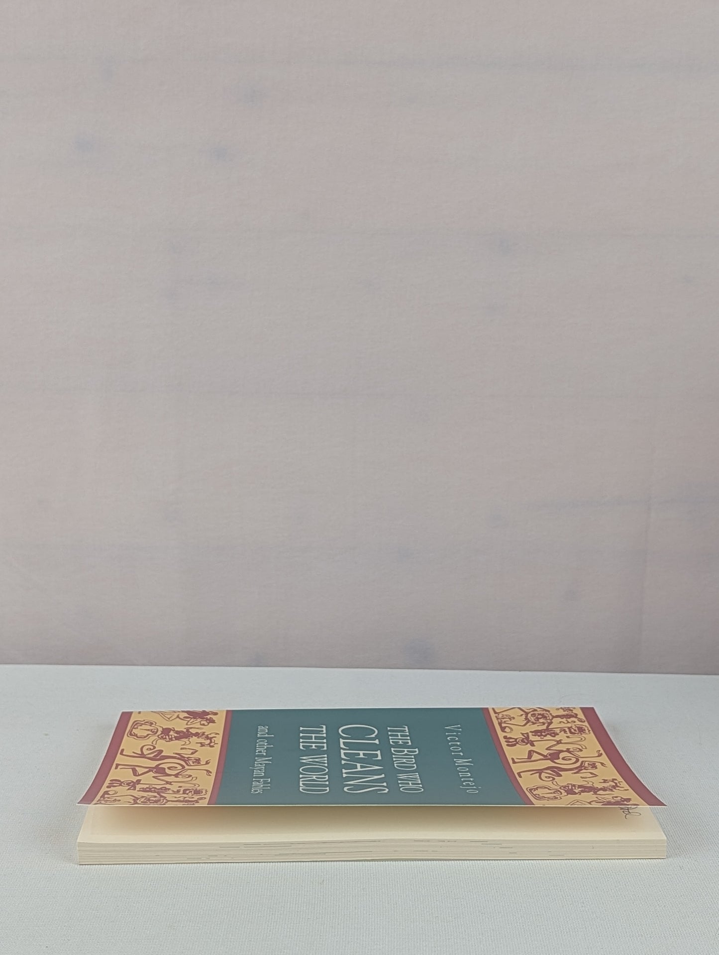 The Bird Who Cleans the World and Other Mayan Fables by Victor Montejo, Wallace Kaufman