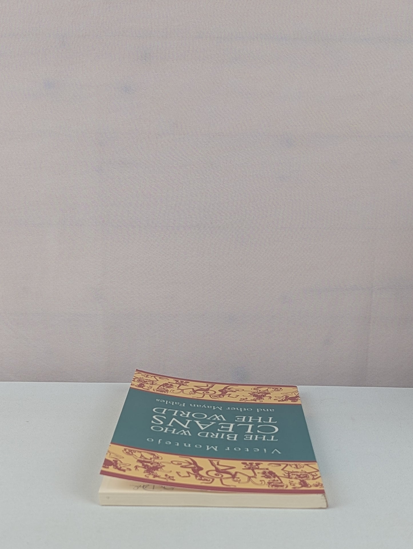 The Bird Who Cleans the World and Other Mayan Fables by Victor Montejo, Wallace Kaufman
