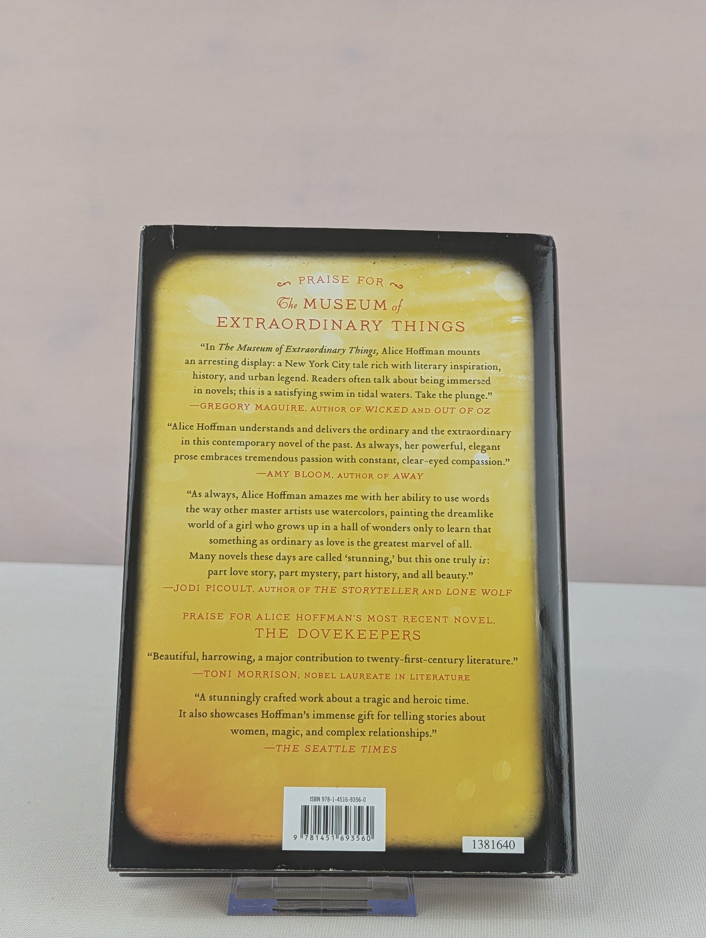The Museum of Extraordinary Things: A Novel by Alice Hoffman