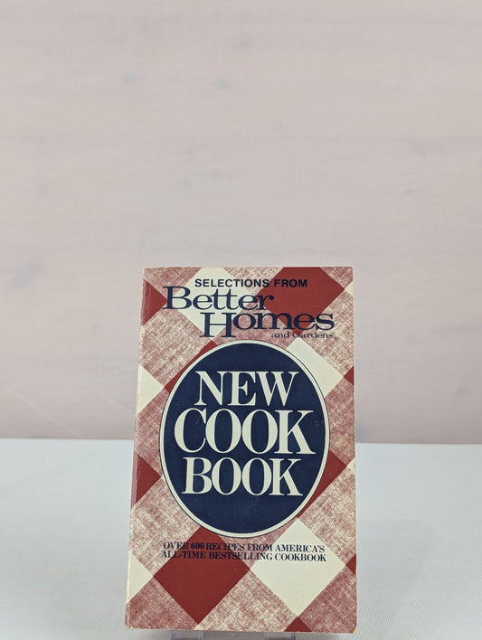 Better Homes & Gardens New Cookbook by BH&G Editors