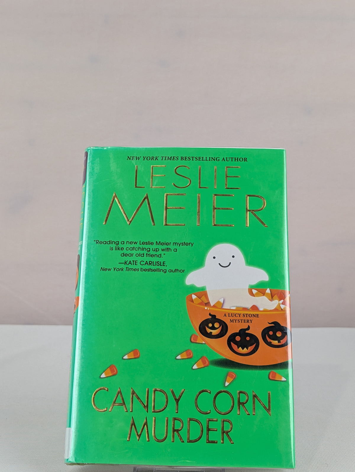 Candy Corn Murder (A Lucy Stone Mystery) by Leslie Meier