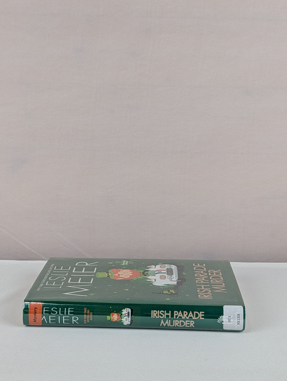 Irish Parade Murder (A Lucy Stone Mystery) by Leslie Meier