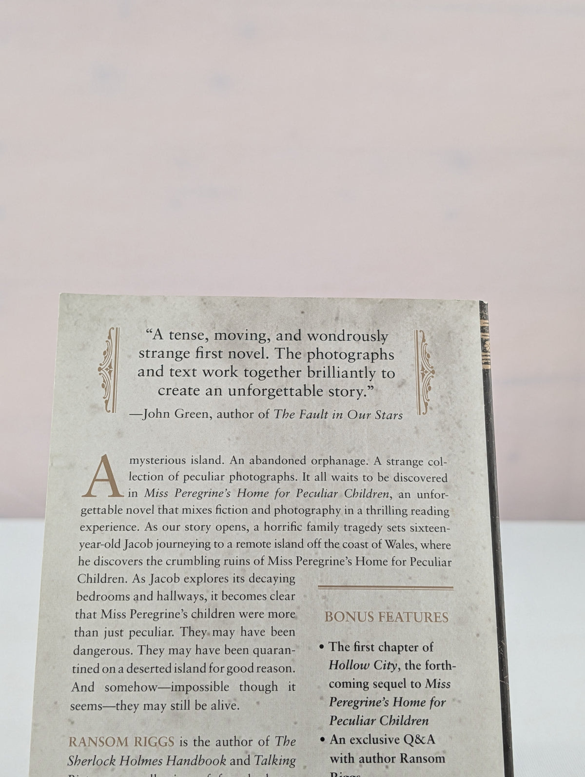 Miss Peregrine's Home for Peculiar Children (Miss Peregrine's Peculiar Children) by Ransom Riggs