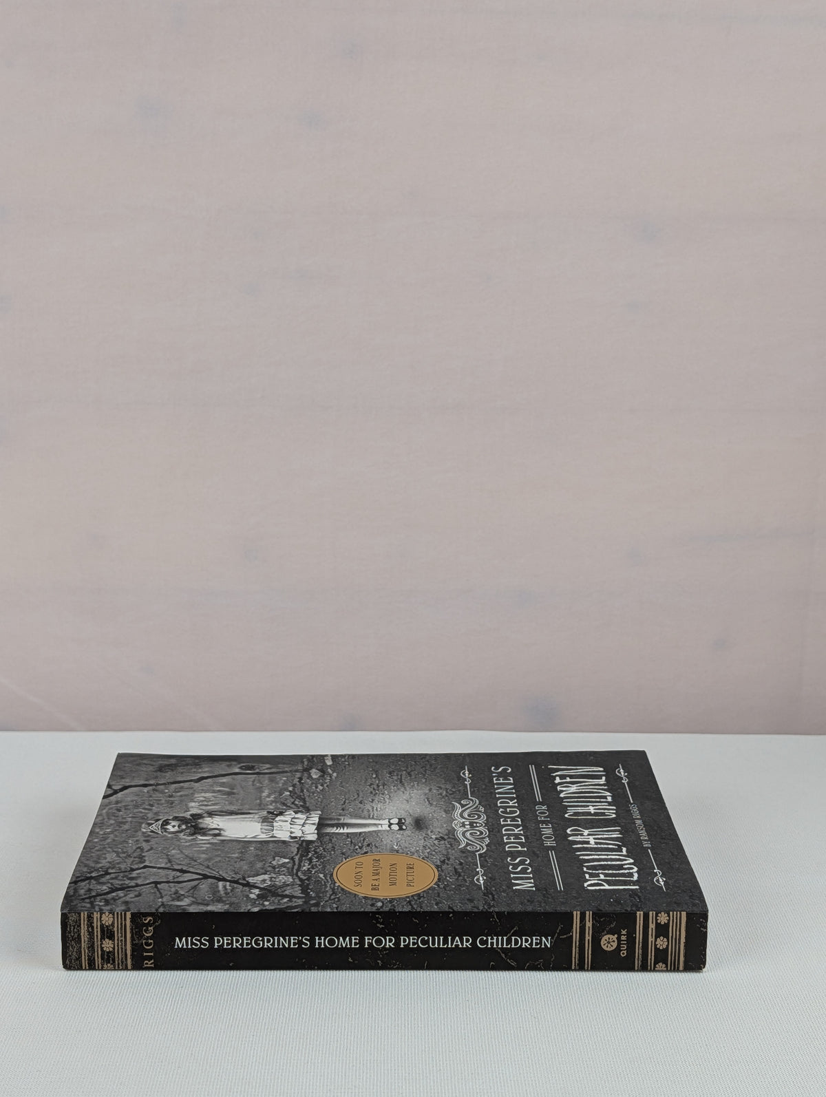 Miss Peregrine's Home for Peculiar Children (Miss Peregrine's Peculiar Children) by Ransom Riggs