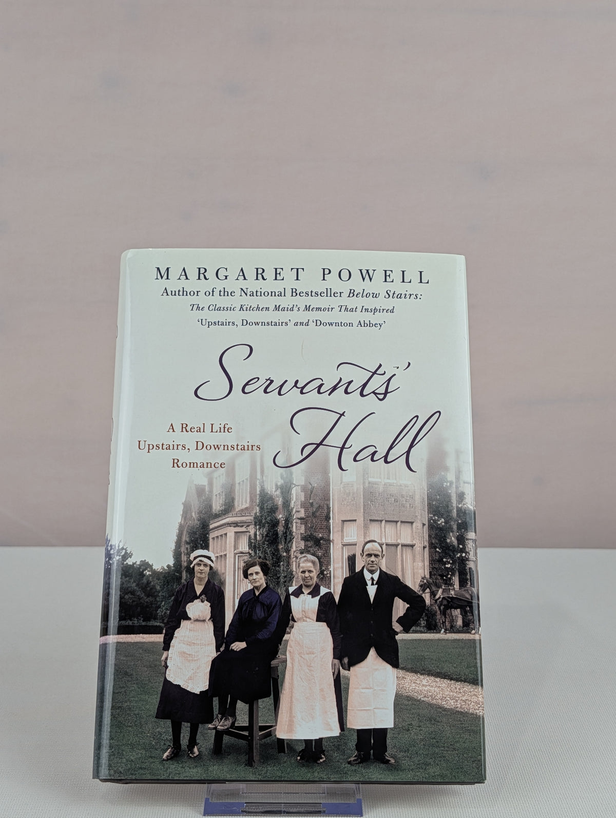 Servants' Hall: A Real Life Upstairs, Downstairs Romance (Below Stairs) by Margaret Powell