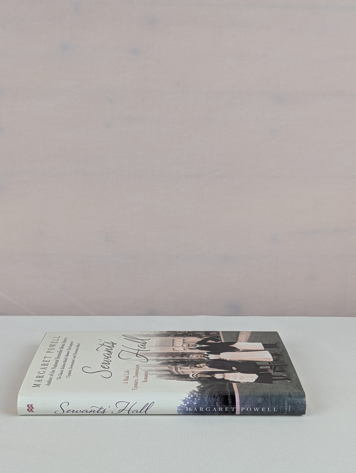 Servants' Hall: A Real Life Upstairs, Downstairs Romance (Below Stairs) by Margaret Powell