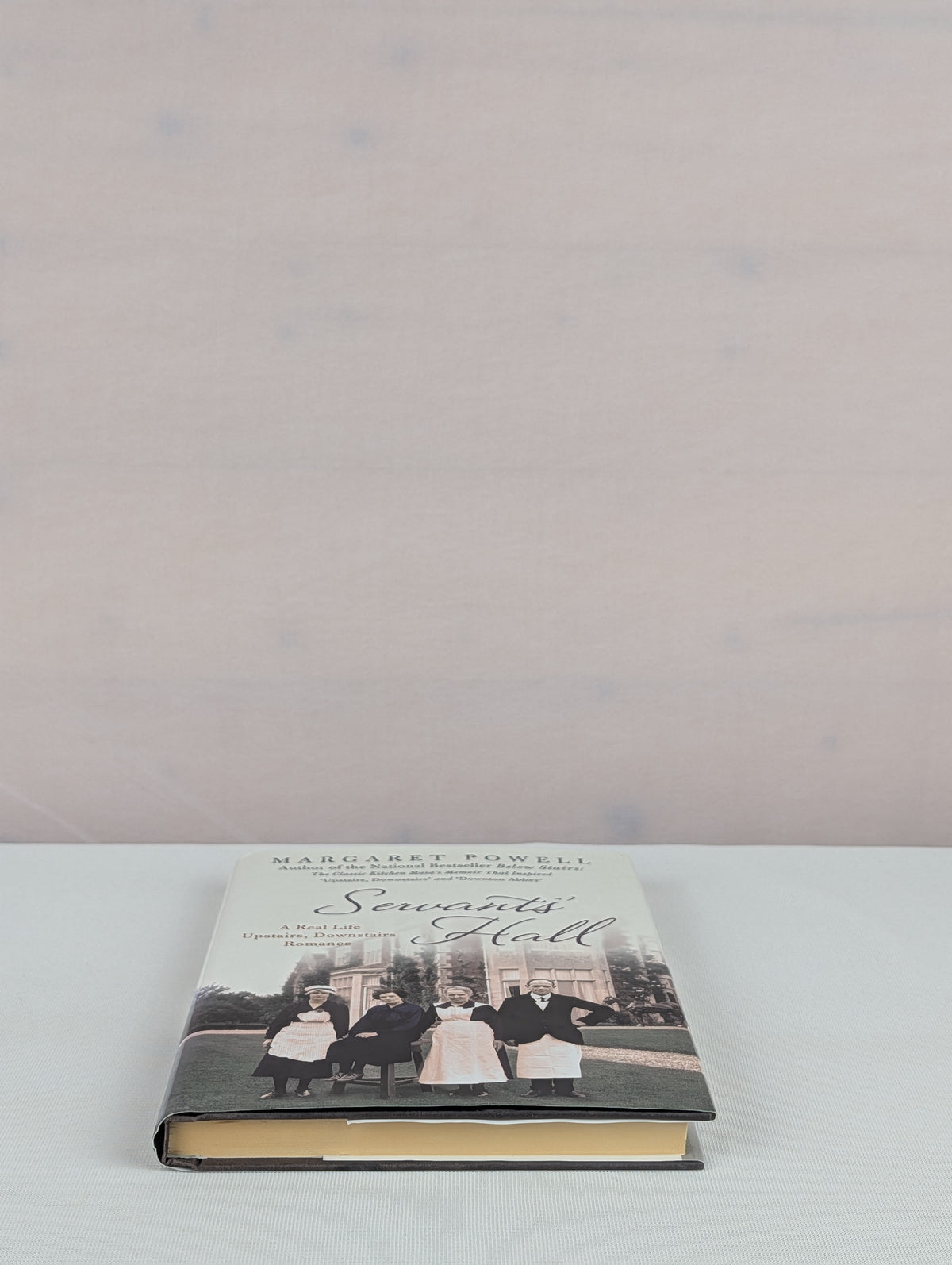 Servants' Hall: A Real Life Upstairs, Downstairs Romance (Below Stairs) by Margaret Powell