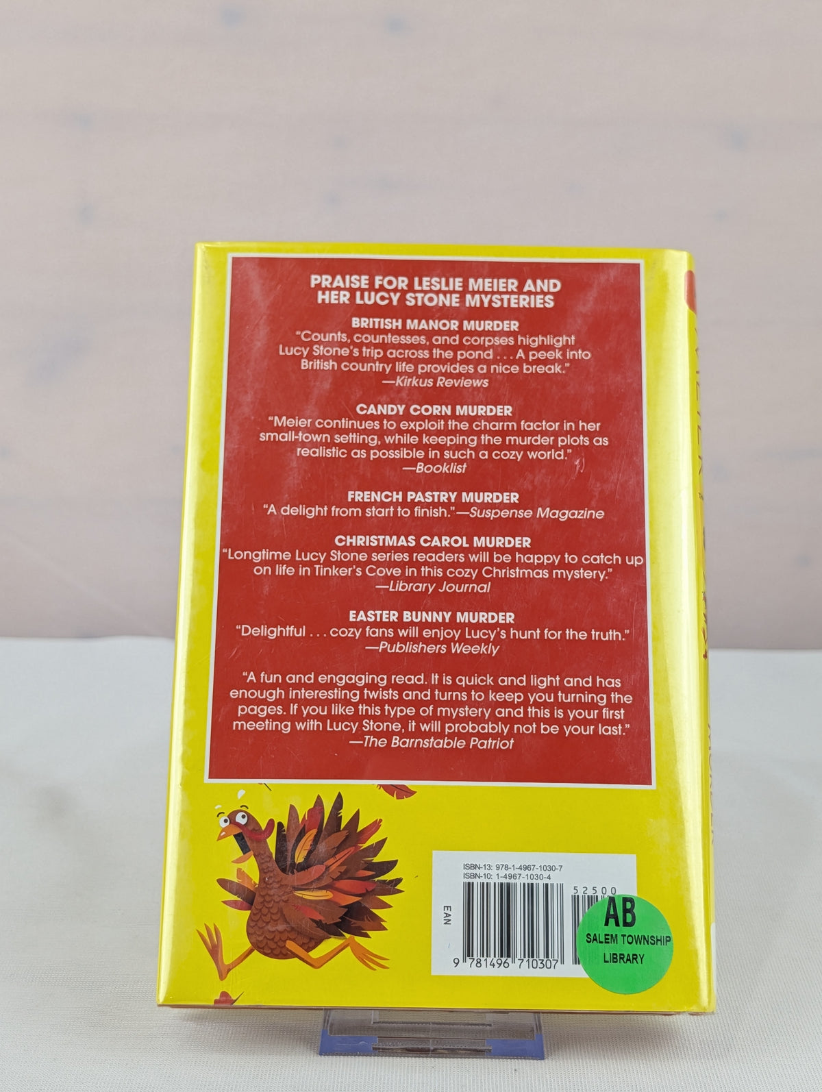 Turkey Trot Murder (A Lucy Stone Mystery) by Leslie Meier